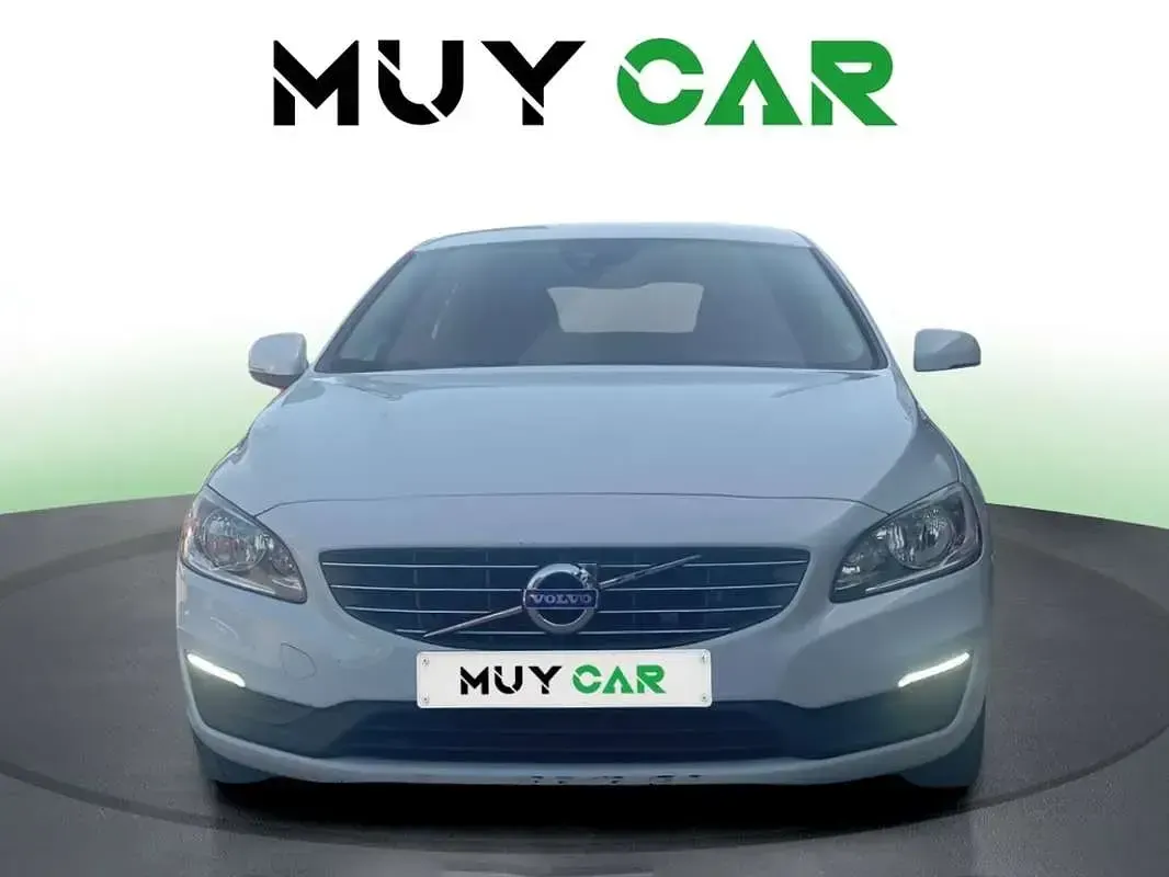 Usado Volvo V60 Momentum 150 CV (110 kW) 2017 Blanco Familiar