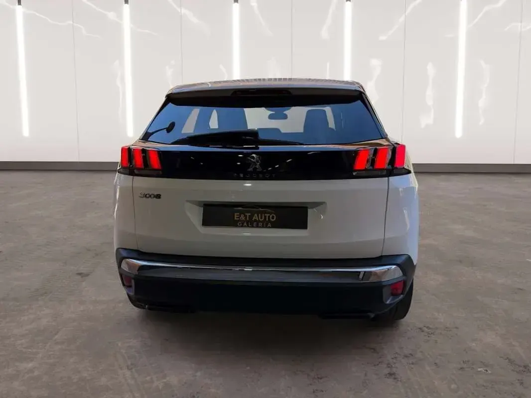 Usado Peugeot 3008 Allure 120 CV (88 kW) 2017 Blanco SUV