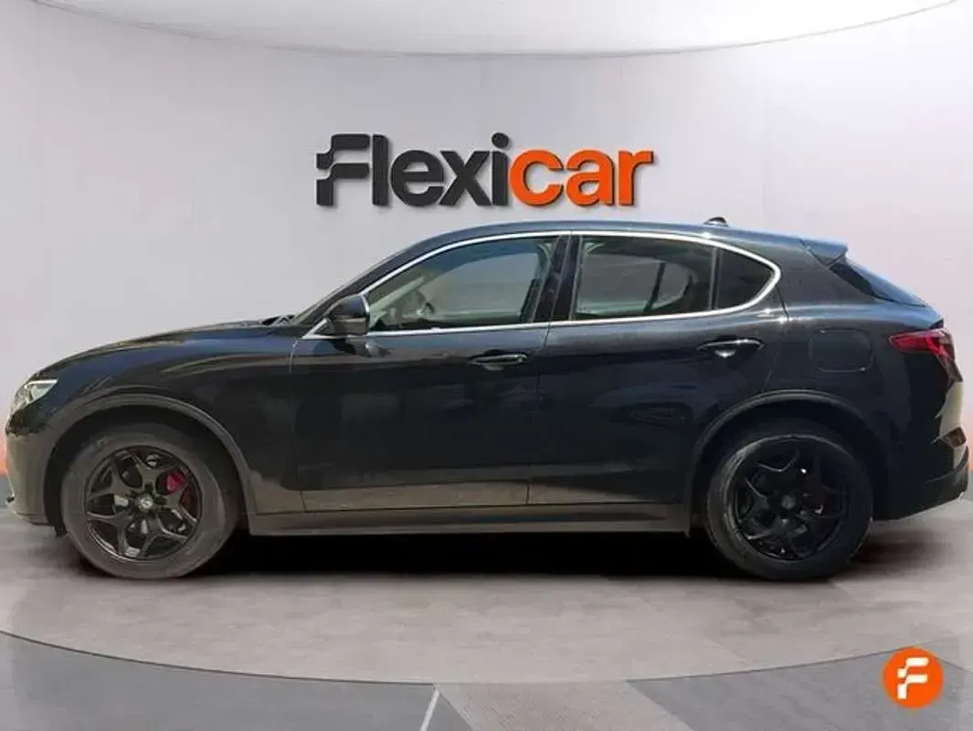 Usado Alfa Romeo Stelvio Executive 180 CV (132 kW) 2018 Negro SUV
