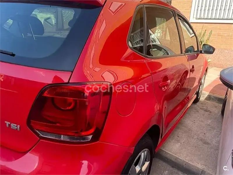 Usado VW Polo Advance 90 CV (66 kW) 2014 Rojo Berlina