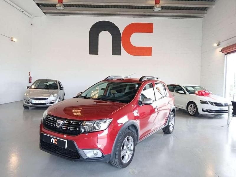Rojo Usado 2018 Dacia Sandero Essentiel Utilitario | 9500 € (Precio justo) - Imagen 1/4