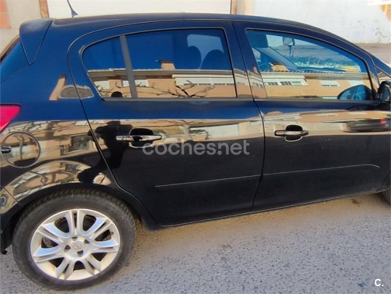 Negro Usado 2007 Opel Corsa Cosmo Berlina | 3000 € (Precio justo) - Imagen 1/4