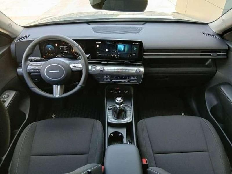 Usado Hyundai Kona 101 CV (74 kW) 2025 Plateado SUV