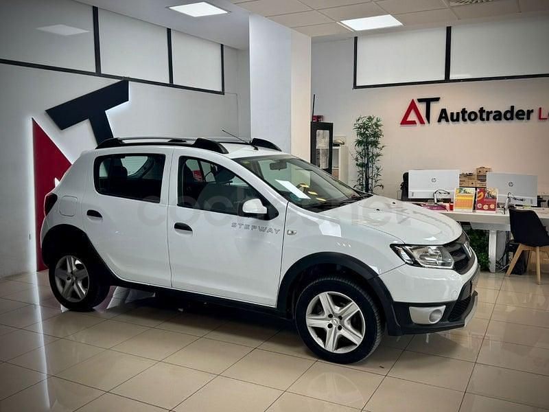 Usado Dacia Sandero Stepway 90 CV (66 kW) 2016 Blanco Berlina