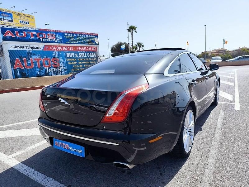 Usado Jaguar XJ Premium Luxury 275 CV (202 kW) 2011 Negro Berlina
