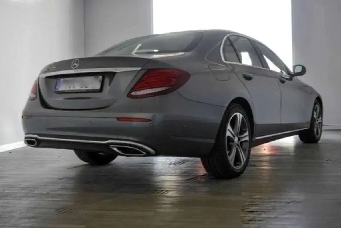 Usado Mercedes E320 Avantgarde 197 CV (144 kW) 2017 Gris Berlina