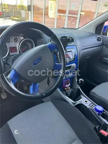 Usado Ford Focus Trend 109 CV (80 kW) 2010 Blanco Berlina