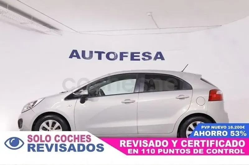 Usado Kia Rio 85 CV (62 kW) 2015 Gris / plata Berlina