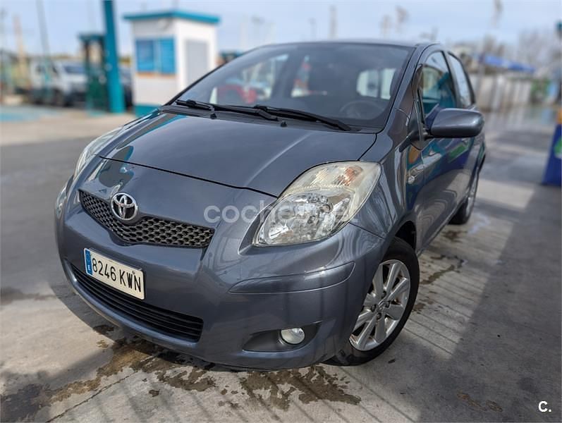 Usado Toyota Yaris Active 101 CV (74 kW) 2009 Gris / plata Utilitario