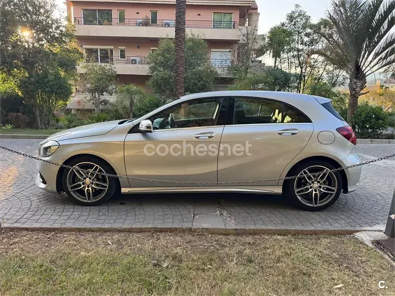 Usado Mercedes A180 AMG line 122 CV (89 kW) 2016 Gris / plata Utilitario
