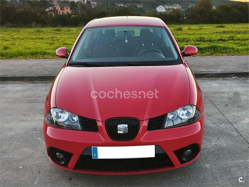 Usado Seat Ibiza Reference 100 CV (73 kW) 2009 Rojo Berlina