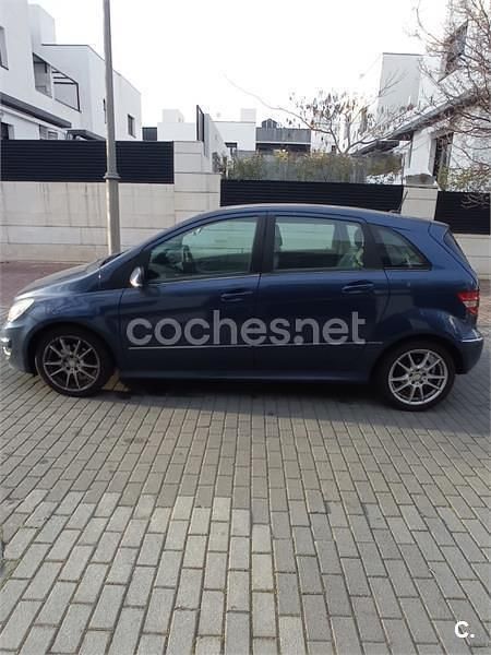 Usado Mercedes B180 109 CV (80 kW) 2011 Azul Monovolumen