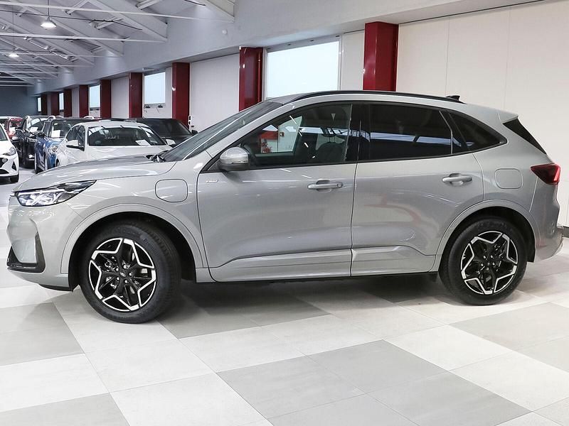 Usado Ford Kuga ST-Line 243 CV (178 kW) 2024 Gris / plata SUV