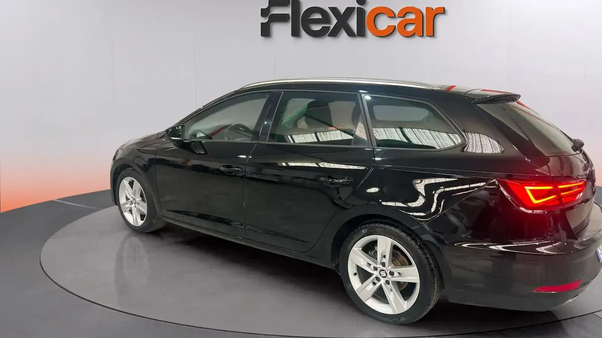 Usado Seat Leon ST FR 150 CV (110 kW) 2019 Negro Familiar