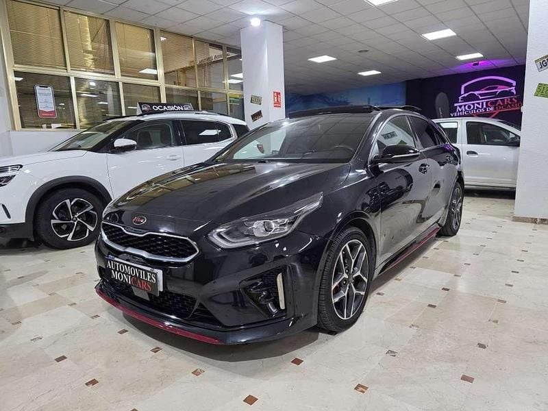 Usado Kia ProCeed GT-Line 136 CV (100 kW) 2019 Negro Familiar
