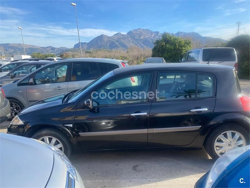 Usado Renault Mégane II Dynamique 105 CV (77 kW) 2007 Negro Berlina