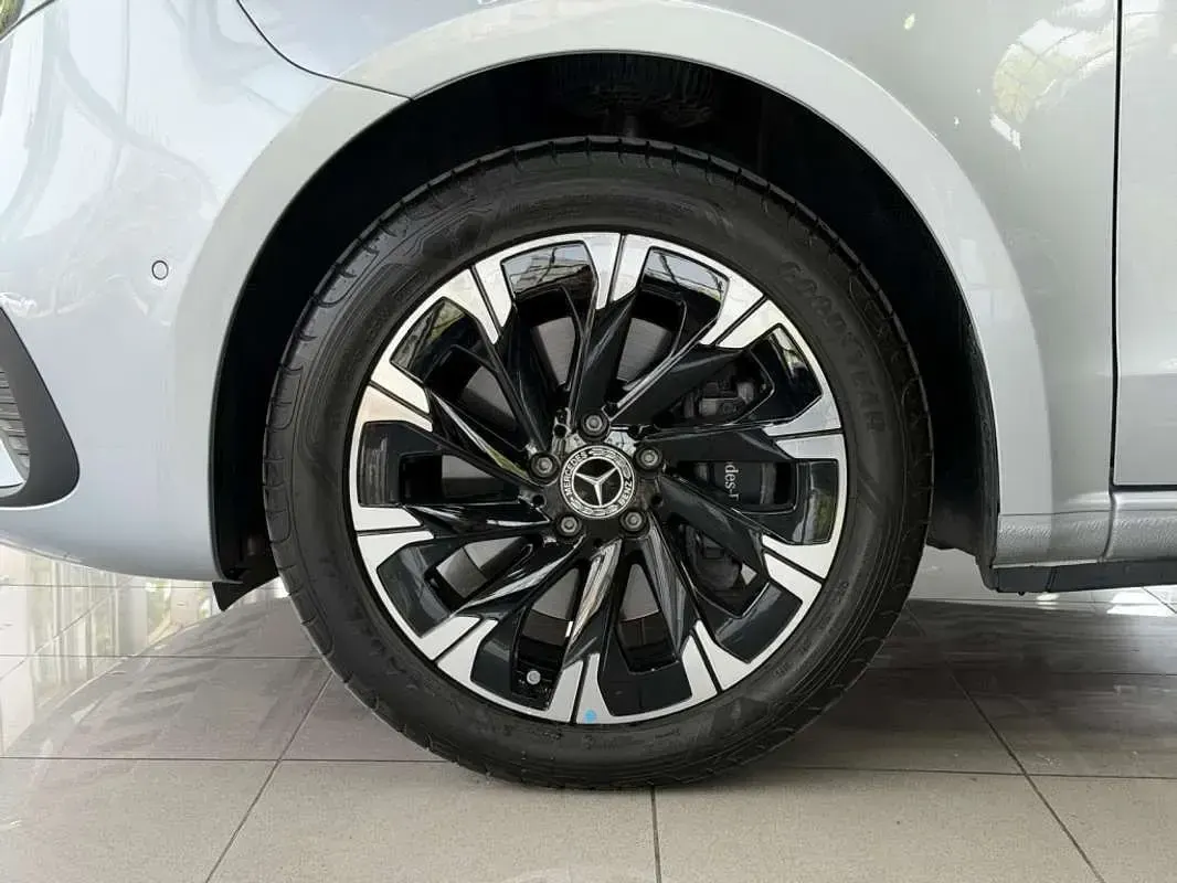 Usado Mercedes V250 Avantgarde 190 CV (139 kW) 2026 Gris Monovolumen