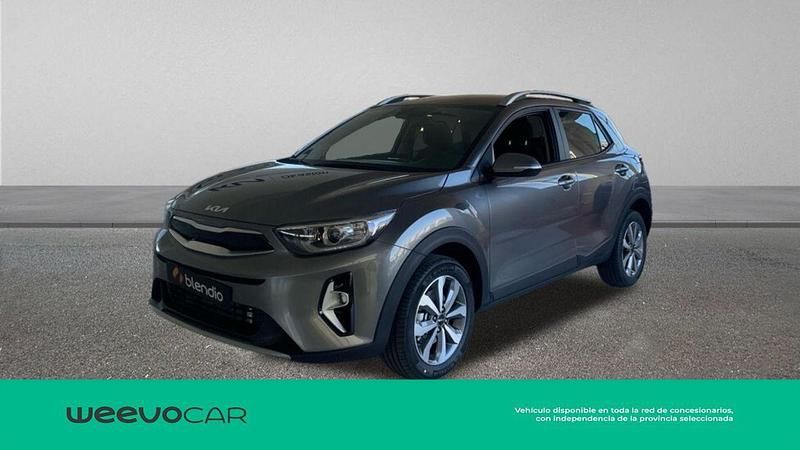 Usado Kia Stonic 100 CV (73 kW) 2025 Gris SUV