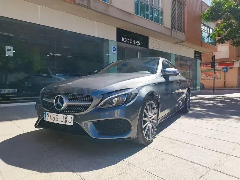 Usado Mercedes C220 170 CV (125 kW) 2017 Gris / plata Coupe