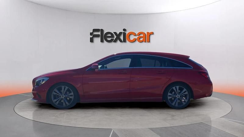 Usado Mercedes CLA220 Shooting Brake 177 CV (130 kW) 2017 Rojo Familiar