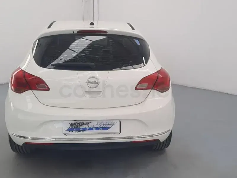 Usado Opel Astra Excellence 110 CV (80 kW) 2012 Blanco Berlina