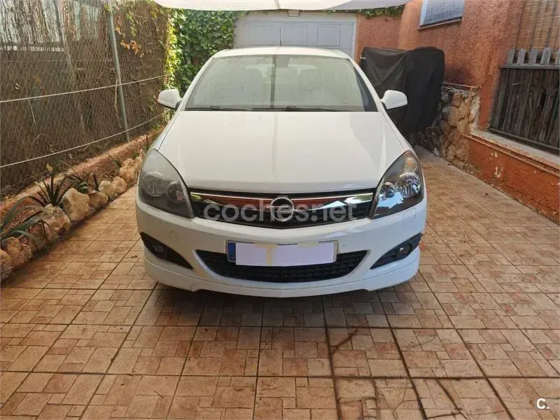 Usado Opel Astra GTC Sport 110 CV (80 kW) 2010 Blanco Berlina