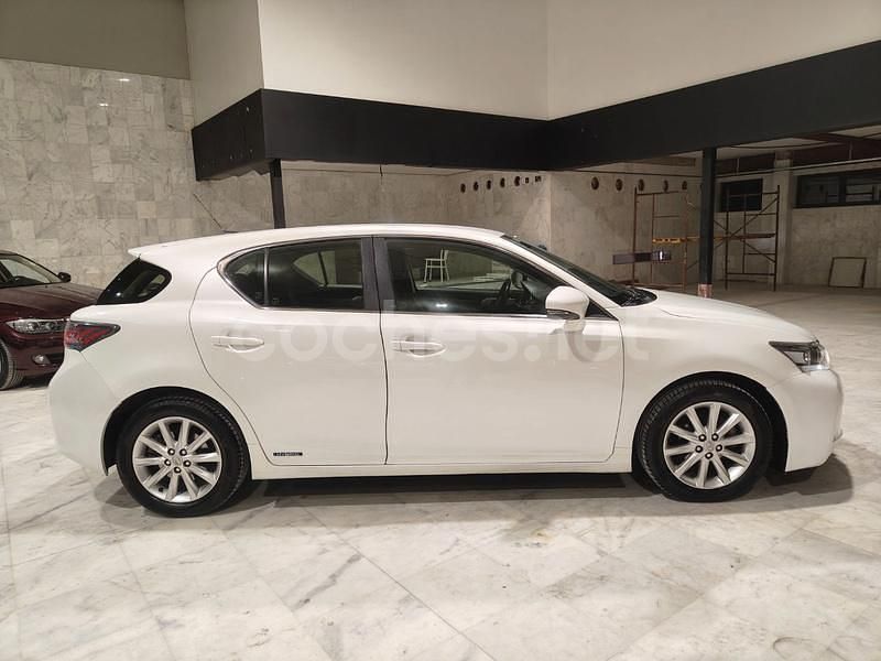 Usado Lexus CT200h Executive Line 136 CV (100 kW) 2013 Blanco Berlina