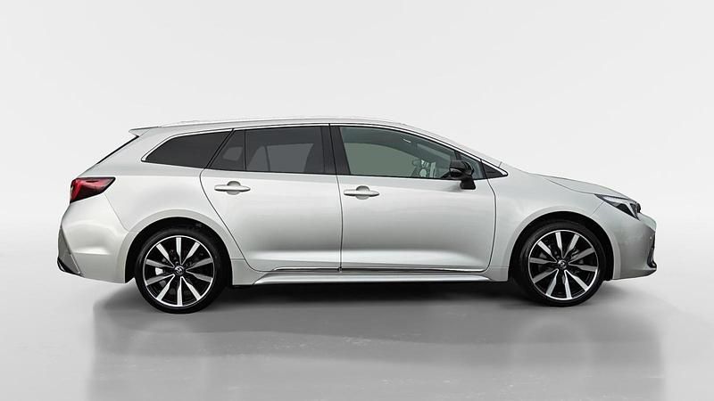 Nuevo Toyota Corolla Style 178 CV (130 kW) 2025 Gris / plata Familiar