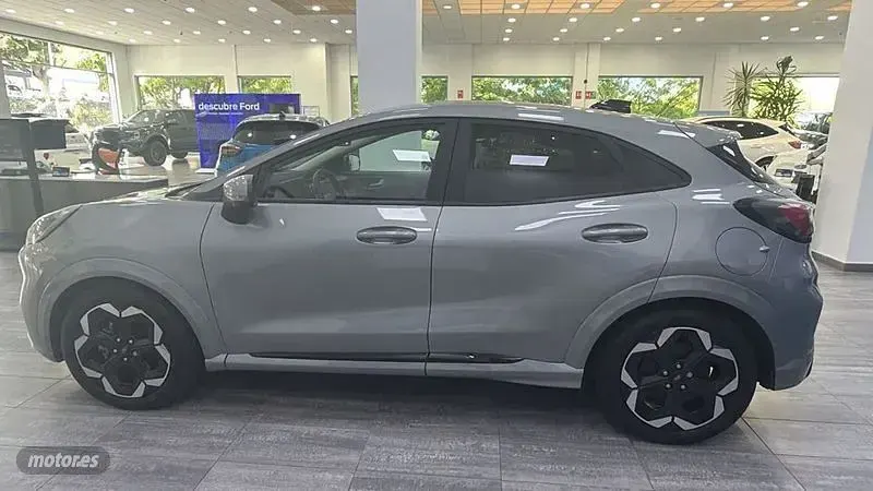 Usado Ford Puma Gen-E Premium 123 kW (168 CV) 2025 Gris / plateado SUV