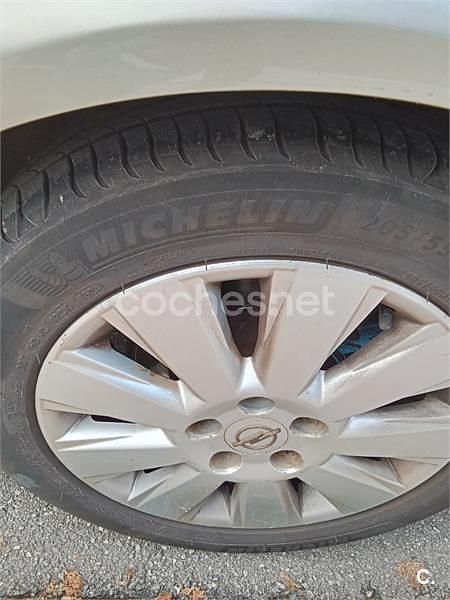 Beige Usado 2004 Opel Vectra Comfort Berlina | 1600 € (Precio justo) - Imagen 1/4