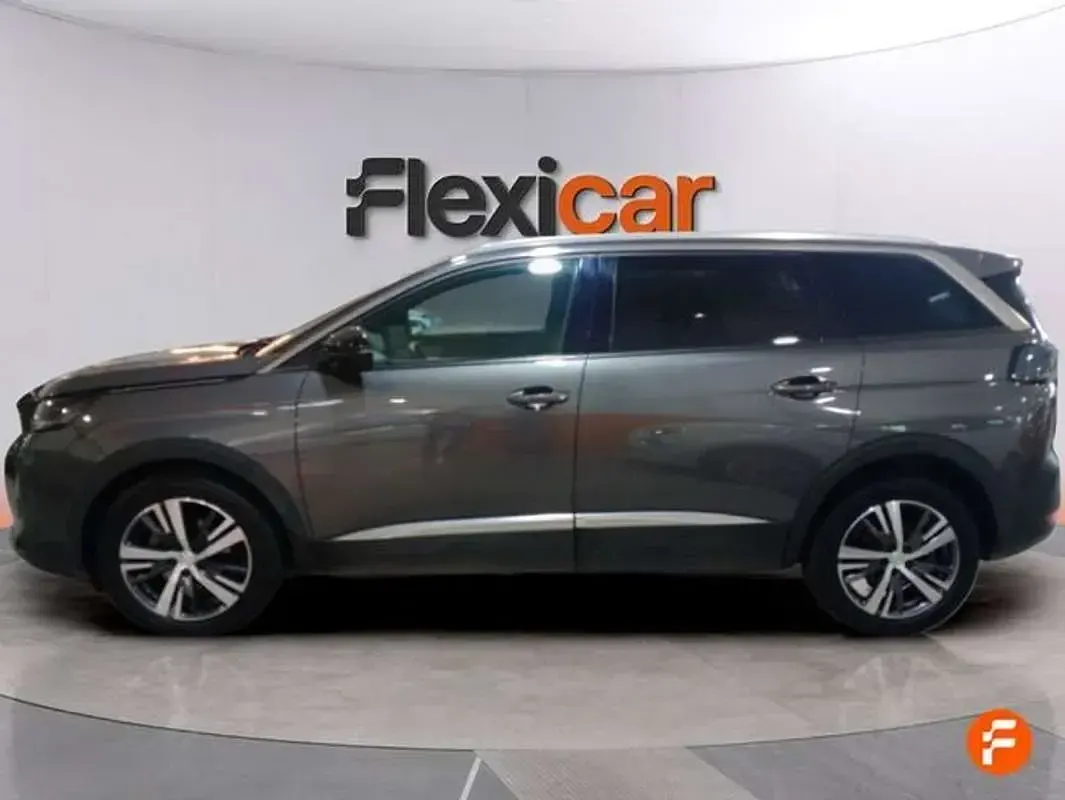 Usado Peugeot 5008 Allure 131 CV (96 kW) 2024 Gris SUV