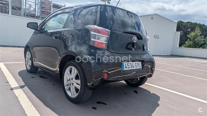 Usado Toyota iQ 99 CV (72 kW) 2010 Negro Utilitario