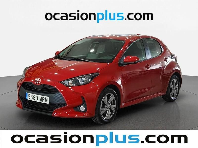 Usado Toyota Yaris Active 116 CV (85 kW) 2024 Rojo Utilitario