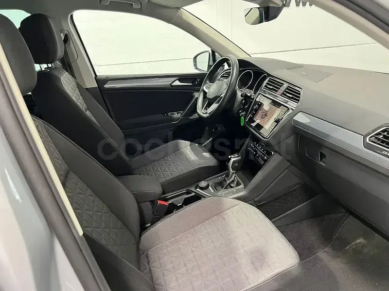 Usado VW Tiguan Advance 150 CV (110 kW) 2021 Gris / plata SUV