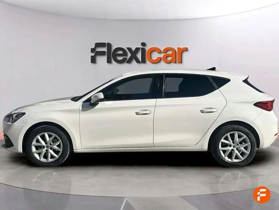 Usado Seat Leon Reference 116 CV (85 kW) 2022 Blanco Utilitario