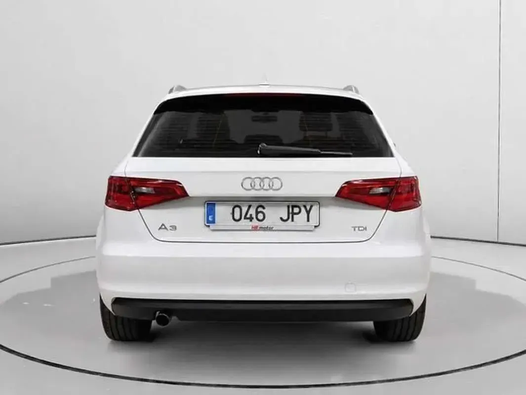 Usado Audi A3 Sportback Attraction 116 CV (85 kW) 2016 Blanco Utilitario
