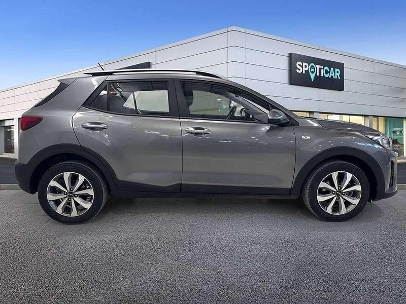 Usado Kia Stonic 84 CV (61 kW) 2023 Gris SUV
