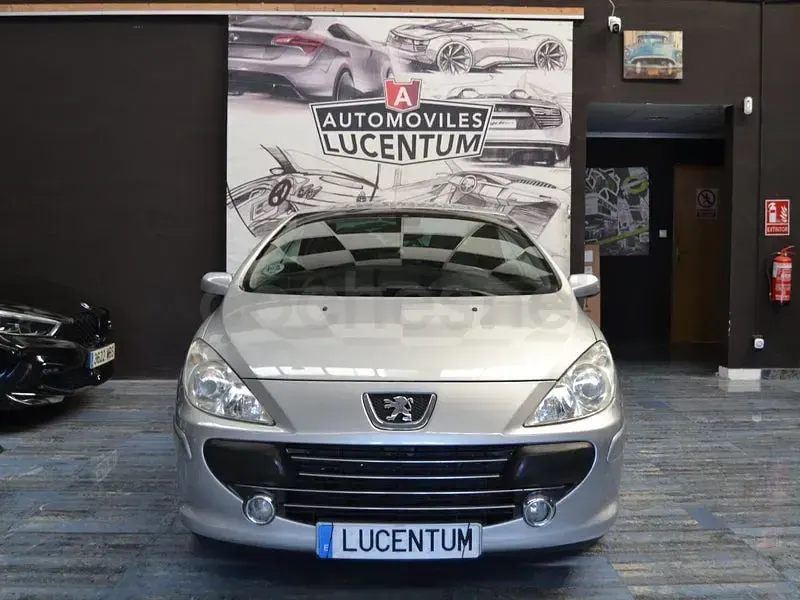 Usado Peugeot 307 CC 143 CV (105 kW) 2006 Gris / plata Descapotable