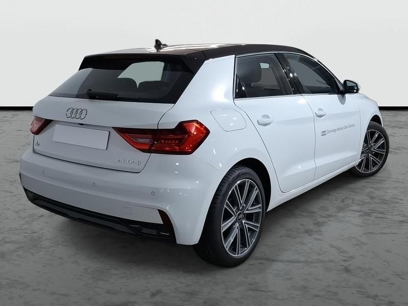 Usado Audi A1 95 CV (69 kW) 2024 Blanco glaciar metalizado / negro mito SUV