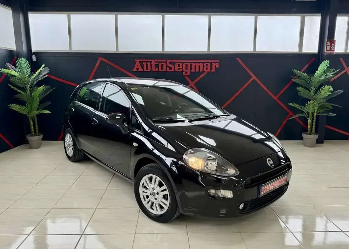 Usado Fiat Punto Lounge 77 CV (56 kW) 2013 Negro Utilitario