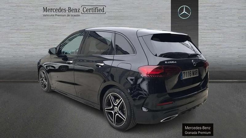 Usado Mercedes B200 150 CV (110 kW) 2025 Negro Monovolumen