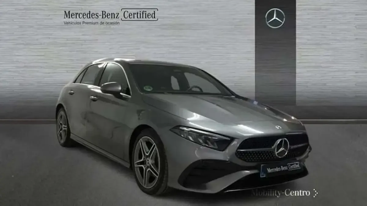 Usado Mercedes A180 109 CV (80 kW) 2024 Gris Utilitario