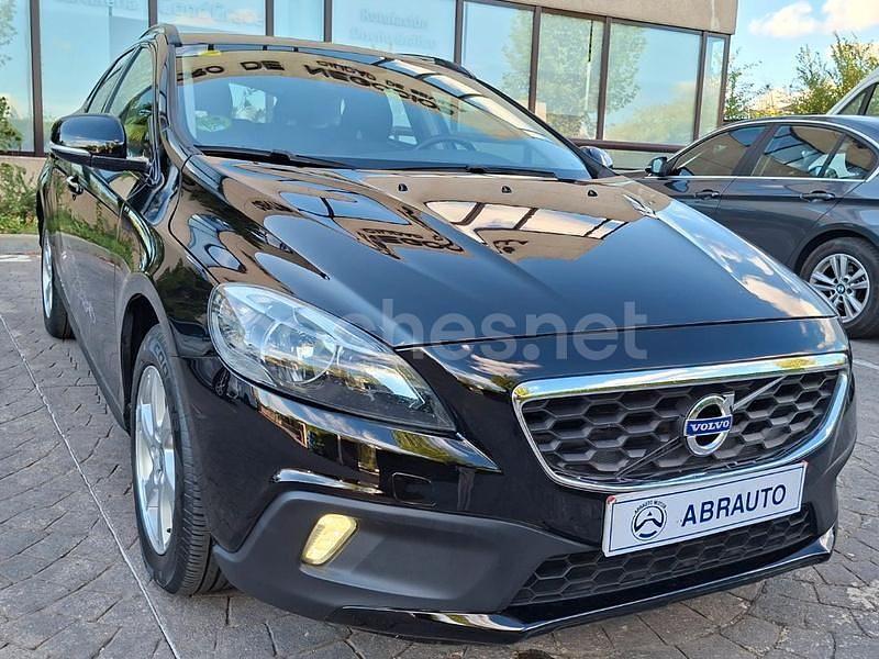 Negro Usado 2016 Volvo V40 CC Momentum Familiar | 16.200 € (Precio justo) - Imagen 1/4
