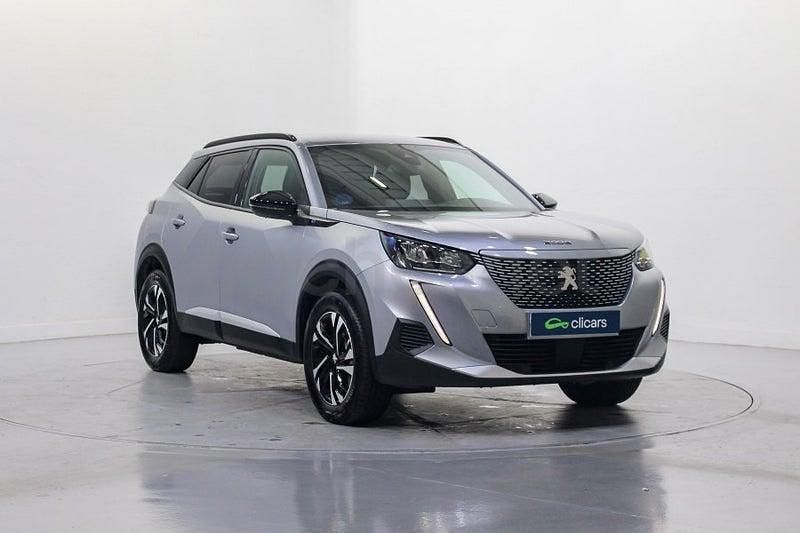 Usado Peugeot 2008 Allure 136 CV (100 kW) 2023 Gris / plata SUV