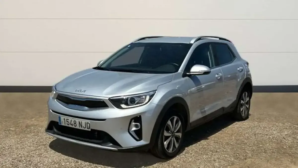 Usado Kia Stonic 101 CV (74 kW) 2025 Plateado SUV