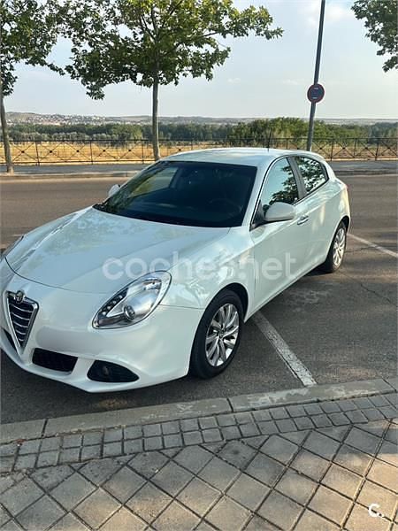 Blanco Usado 2015 Alfa Romeo Giulietta Distinctive Utilitario | 7100 € (Super precio) - Imagen 1/4