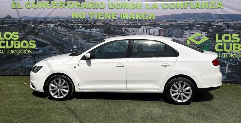 Usado Seat Toledo Reference 105 CV (77 kW) 2014 Blanco Utilitario