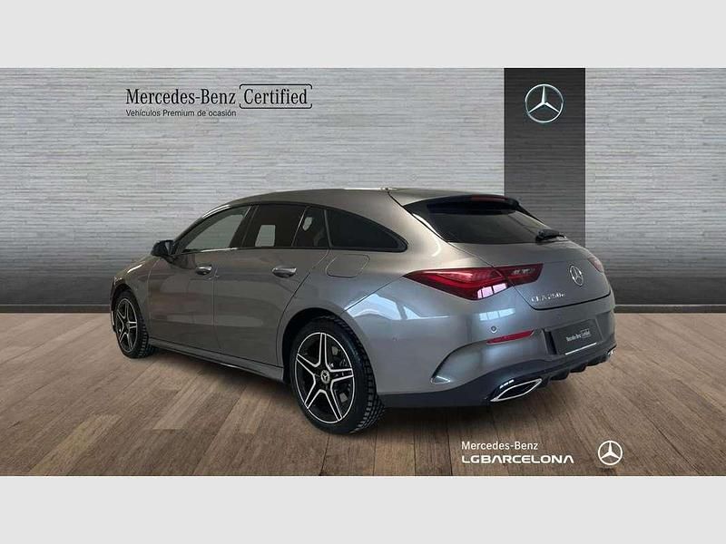 Usado Mercedes CLA250e Shooting Brake AMG line 218 CV (160 kW) 2025 Gris montaña Familiar