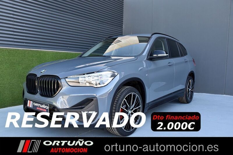 Gris / plata Usado 2021 BMW X1 Advantage SUV | 24.890 € (Un poco caro) - Imagen 1/4