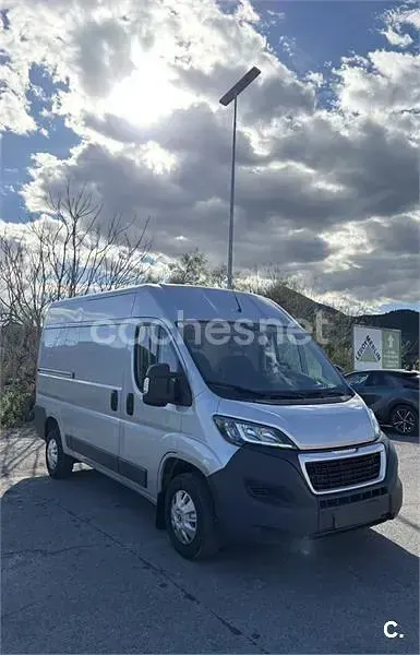 Usado Peugeot Boxer 86 CV (63 kW) 2000 Gris / plata Van